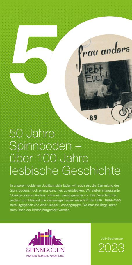 Zu sehen ist eine hochformatige Karte in grün. Darauf eine große 50. In der 0 ist das Titelblatt der DDR Lesbenzeitschrift frau anders zu sehen. Darunter steht 50 Jahre Spinnboden - über 100 Jahre lesbische Geschichte.